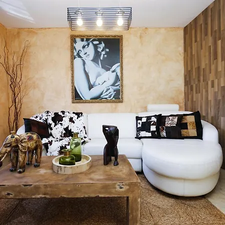 Buda Planetcostadorada Holiday home *